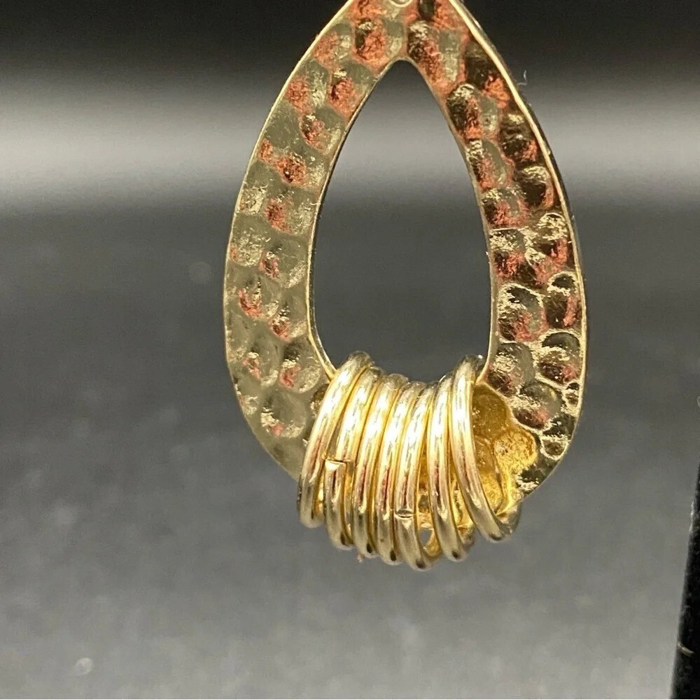 Vintage 80s Hammered Gold Tone Dangly Hoop Earrings - Clip oN - Picture 6 of 11